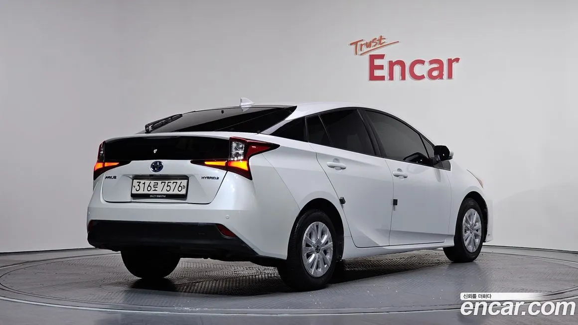 Toyota Prius — фото 10