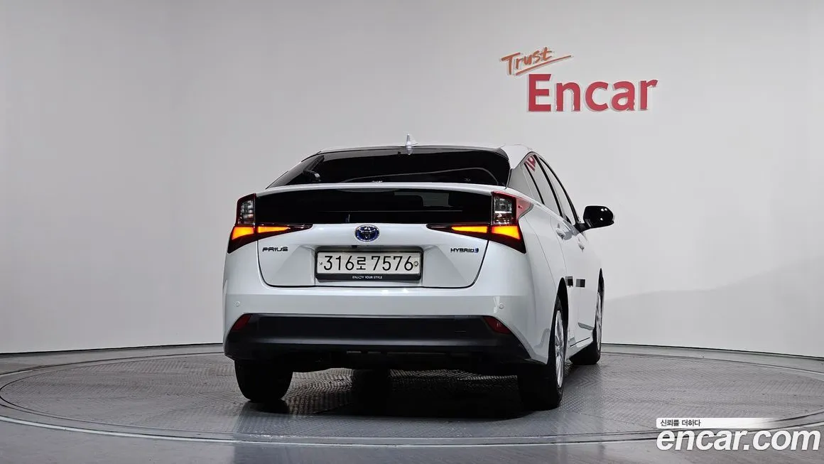 Toyota Prius — фото 4