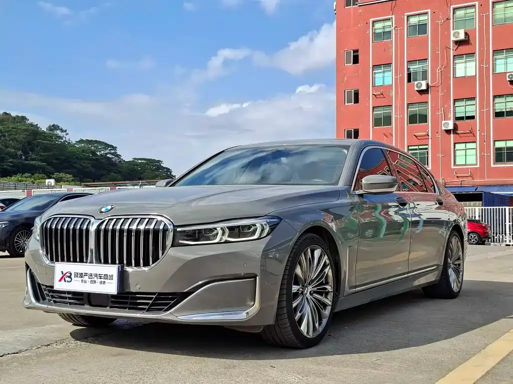 BMW 7 Series — фото 1