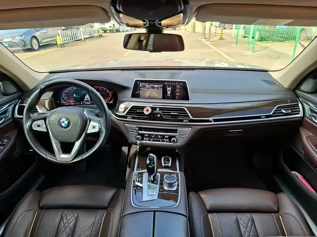 BMW 7 Series — фото 6