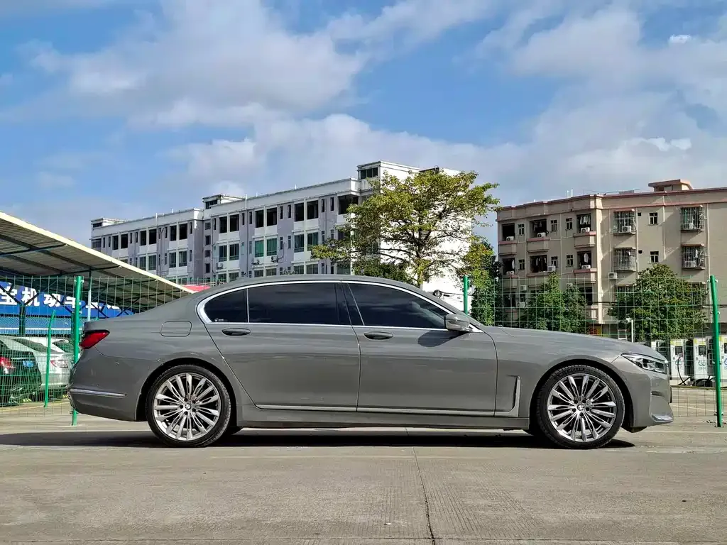 BMW 7 Series — фото 2