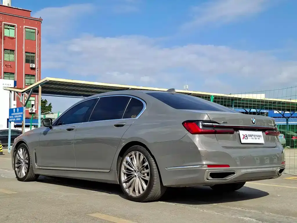 BMW 7 Series — фото 4