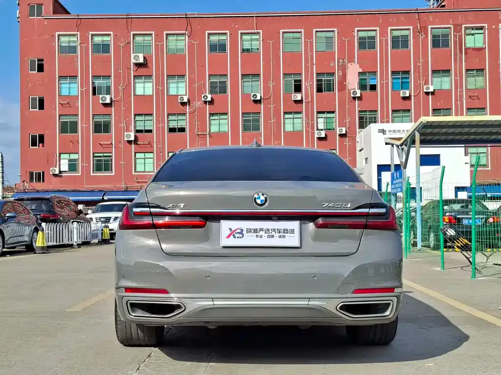 BMW 7 Series — фото 8
