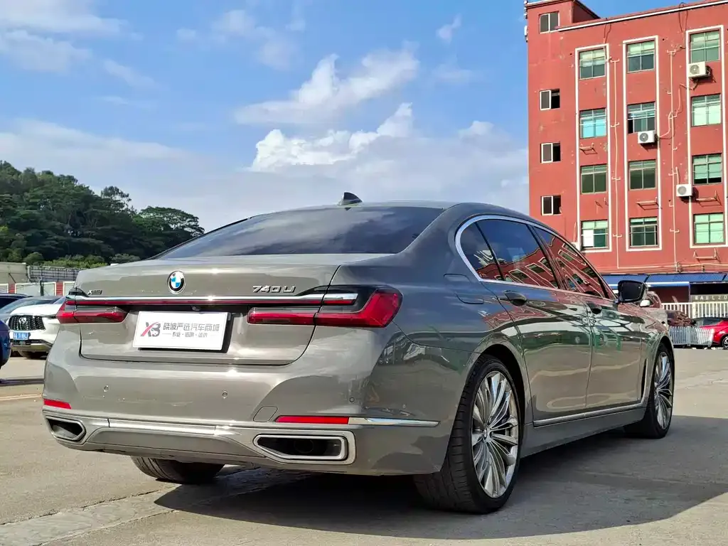 BMW 7 Series — фото 10