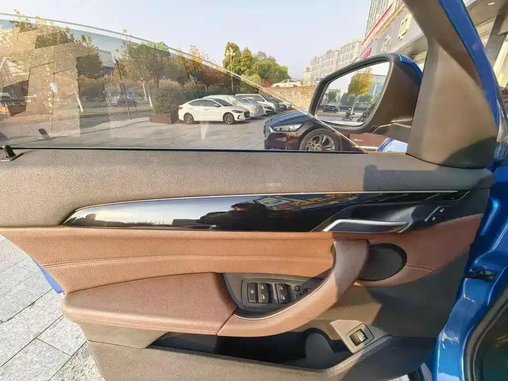 BMW X1 — фото 10