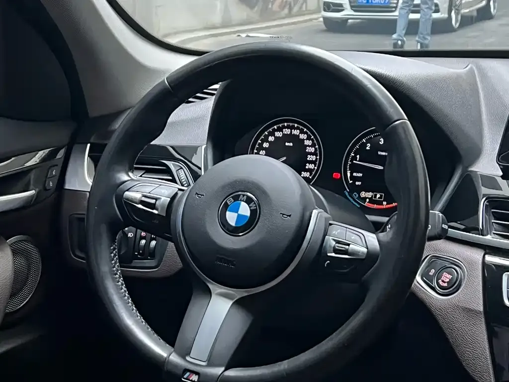 BMW X1 — фото 3