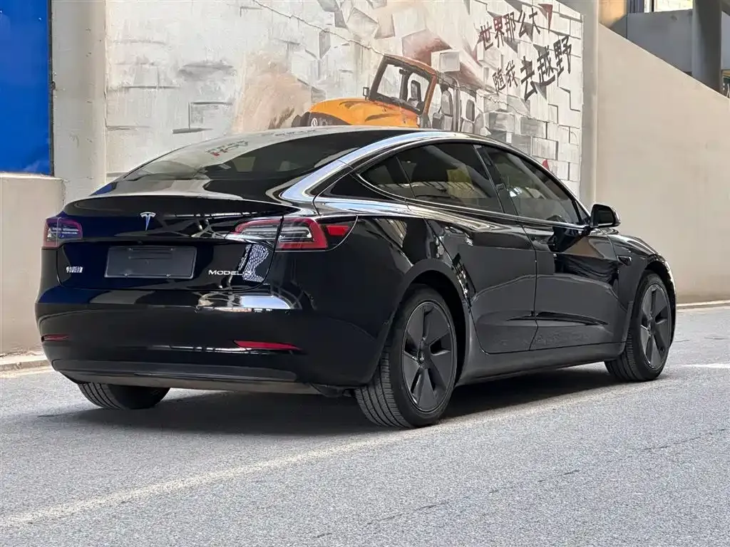 Tesla Model 3 — фото 4