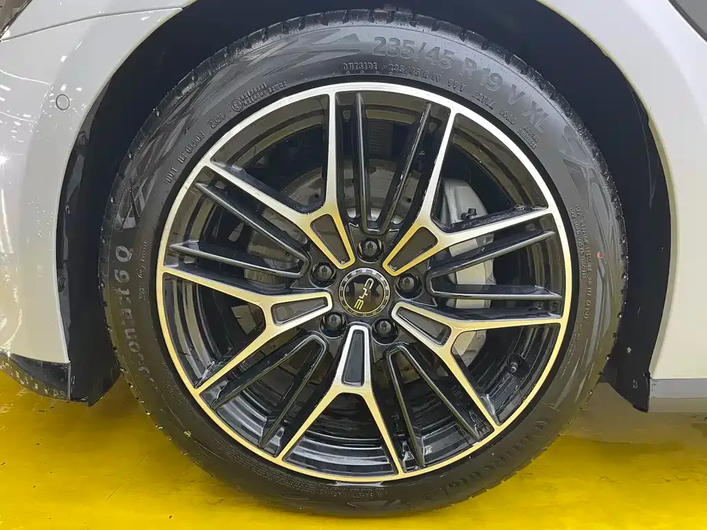 BYD Seal — фото 7