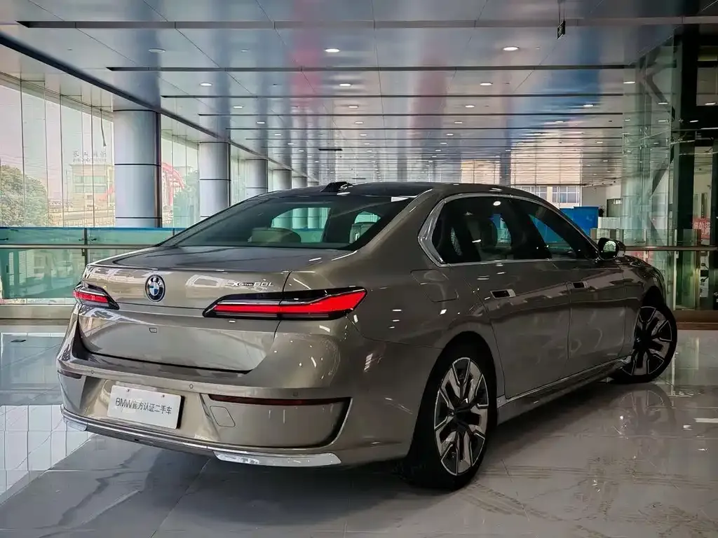 BMW i7 — фото 5