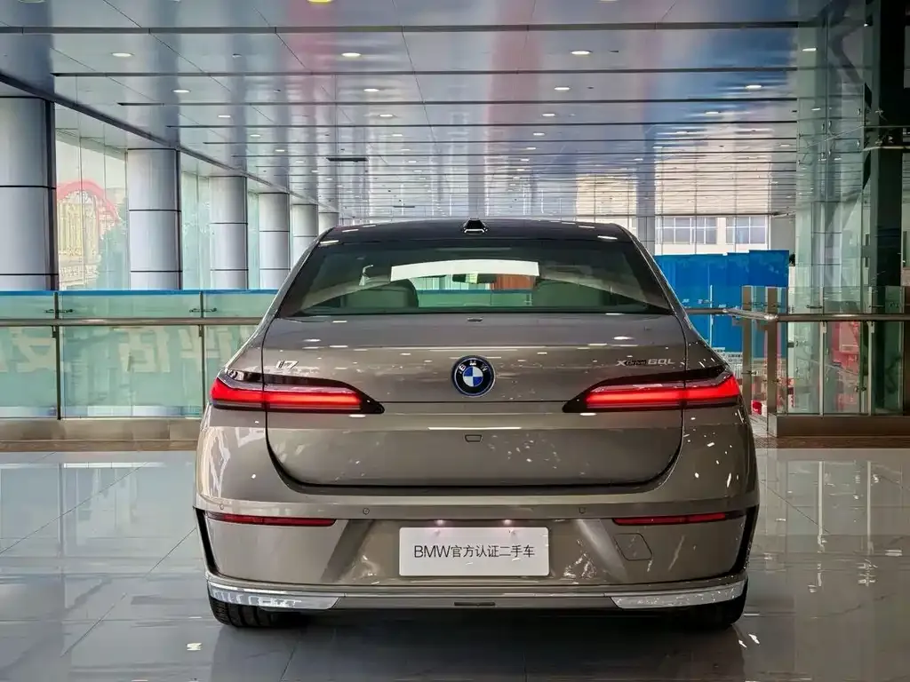 BMW i7 — фото 2