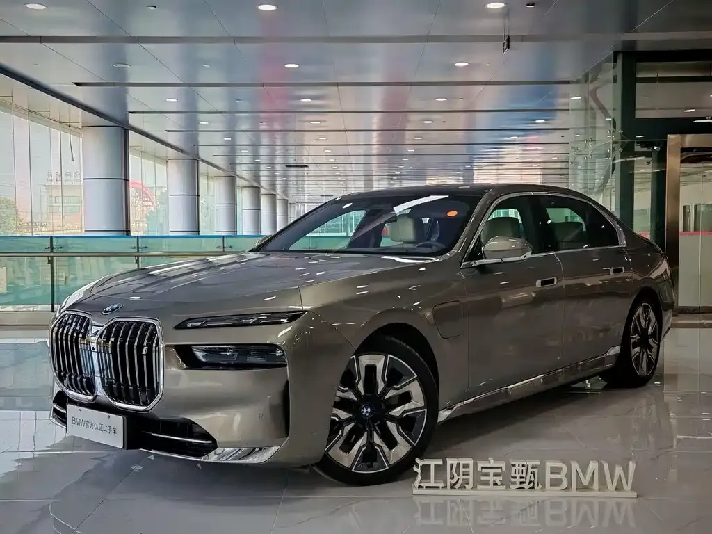 BMW i7 — фото 10
