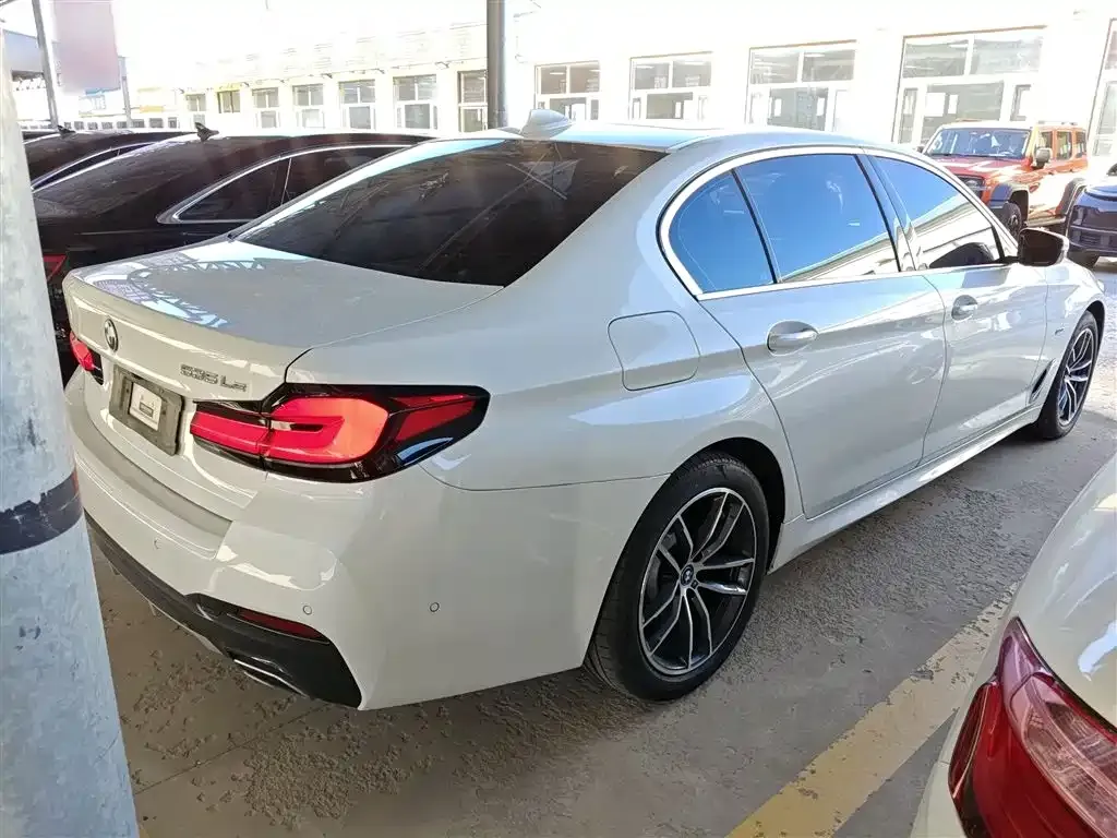 BMW 5 Series New Energy — фото 3
