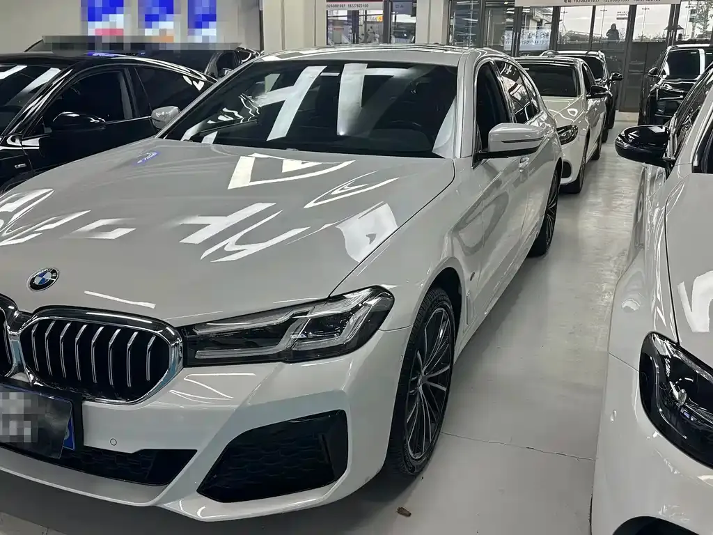 BMW 5 Series — фото 1