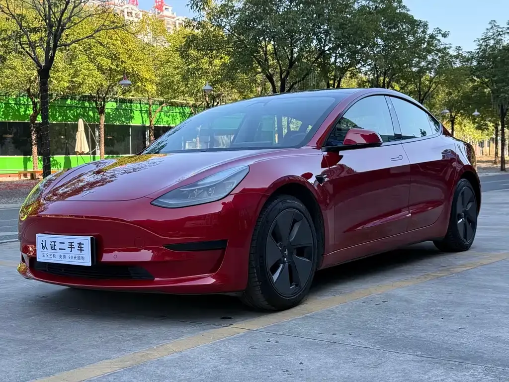 Tesla Model 3 — фото 1