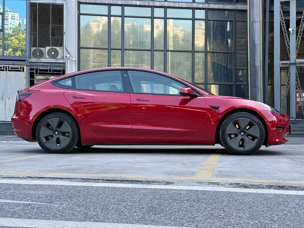 Tesla Model 3 — фото 8