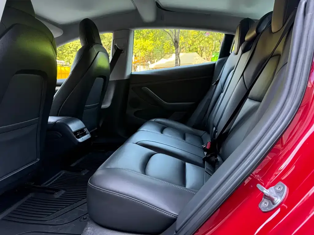 Tesla Model 3 — фото 2