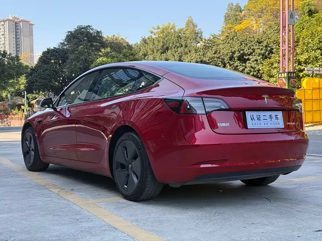 Tesla Model 3 — фото 10