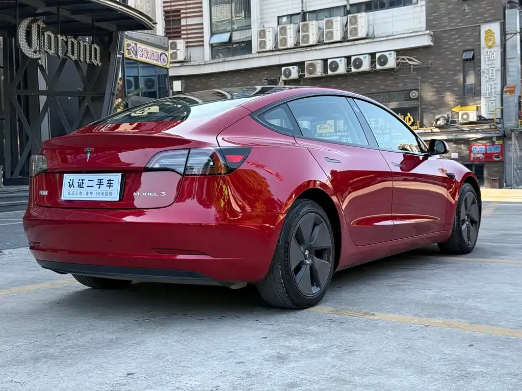 Tesla Model 3 — фото 4