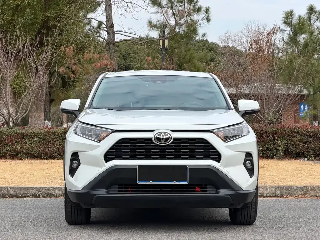 Toyota RAV4 — фото 10