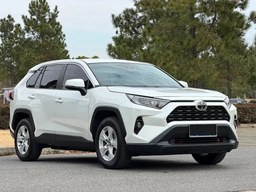 Toyota RAV4 — фото 6