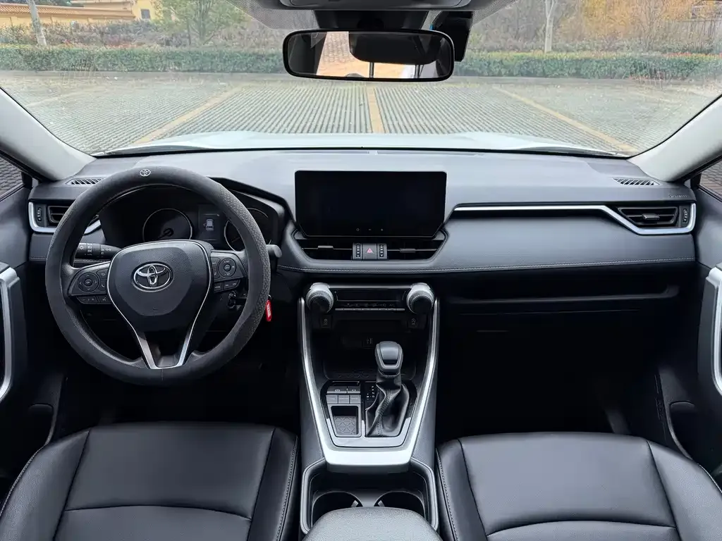 Toyota RAV4 — фото 2