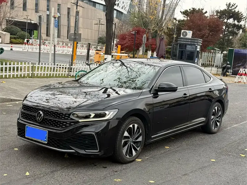 Volkswagen Passat — фото 1