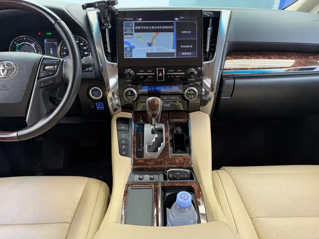 Toyota Alphard — фото 7