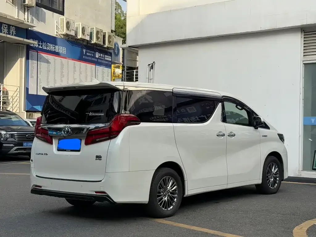 Toyota Alphard — фото 6