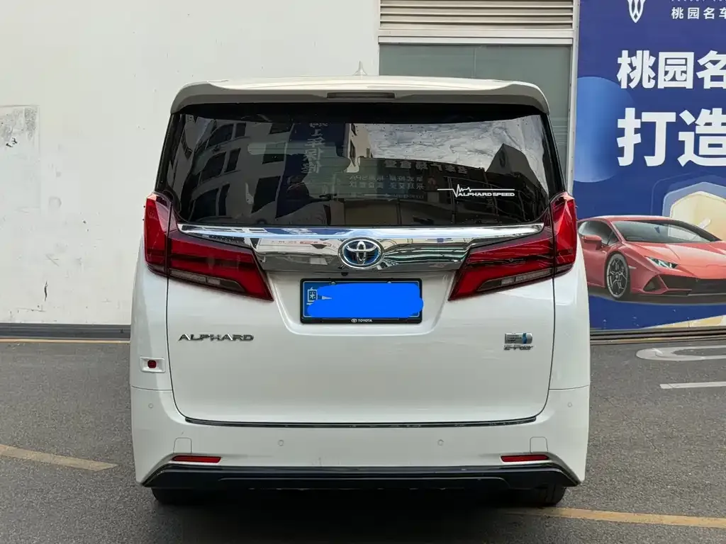 Toyota Alphard — фото 3