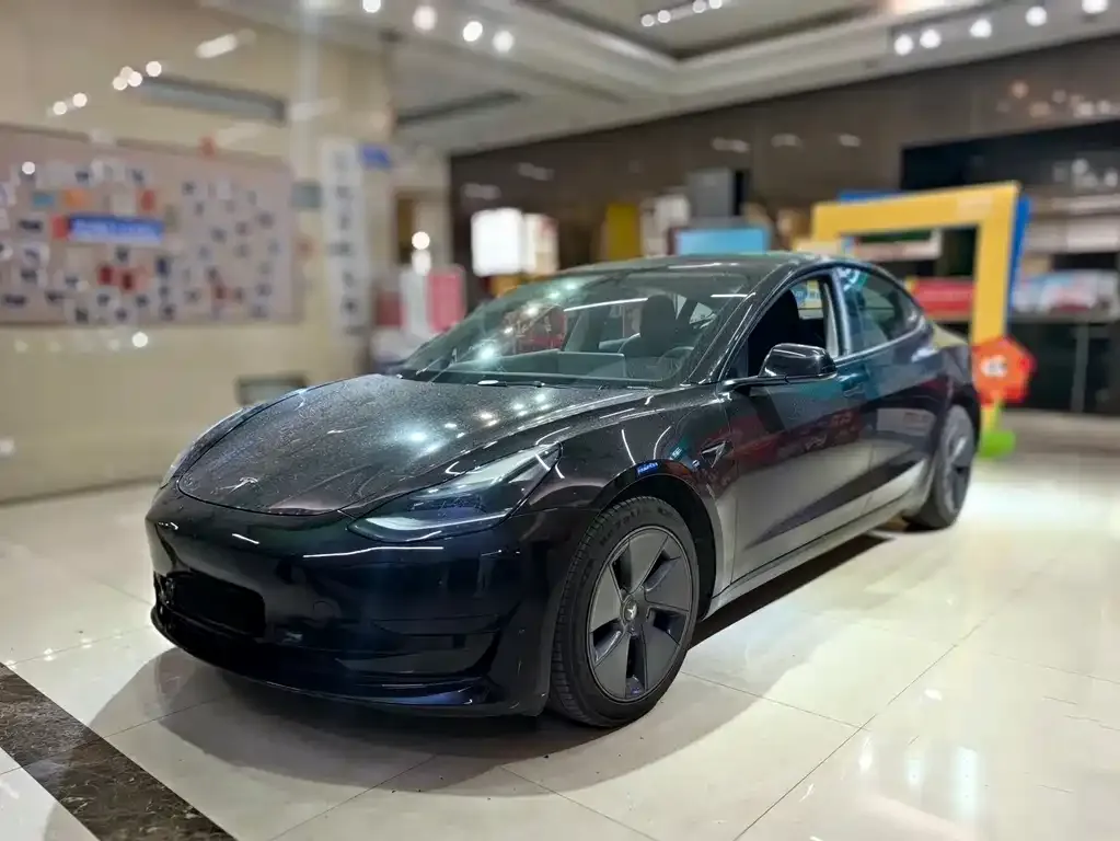 Tesla Model 3 — фото 1