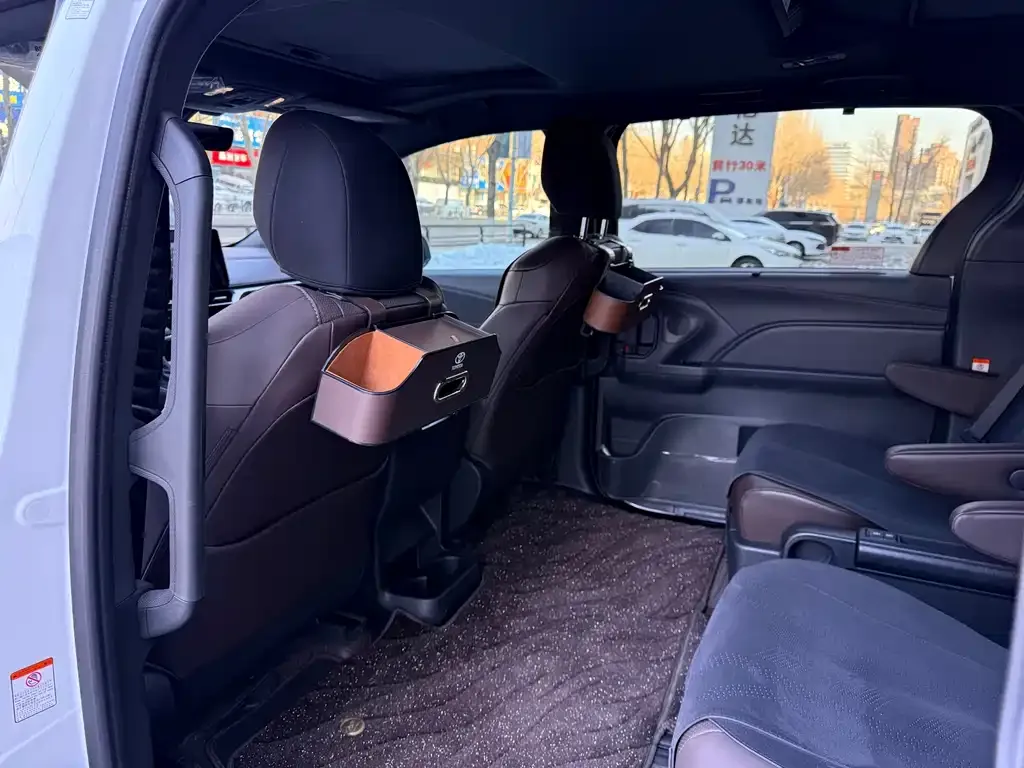 Toyota Granvia — фото 10