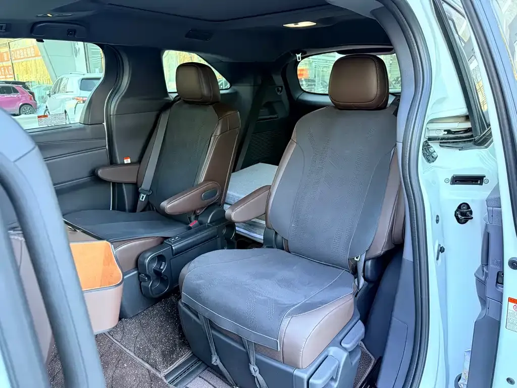 Toyota Granvia — фото 5
