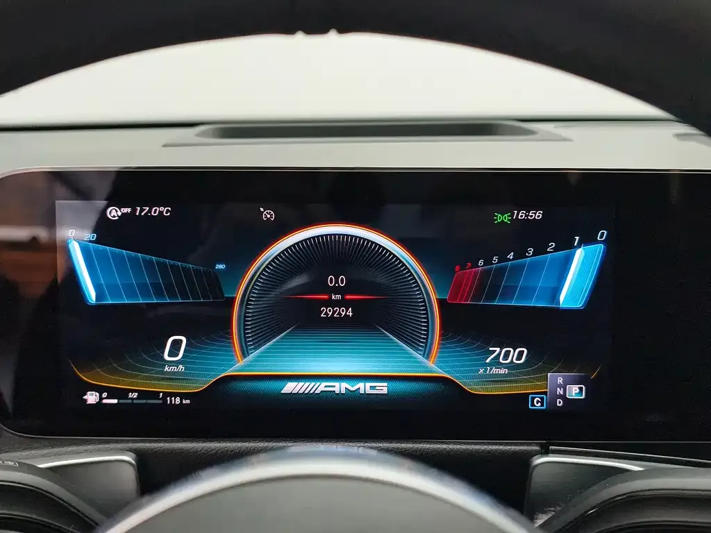 Mercedes-Benz GLB AMG — фото 10