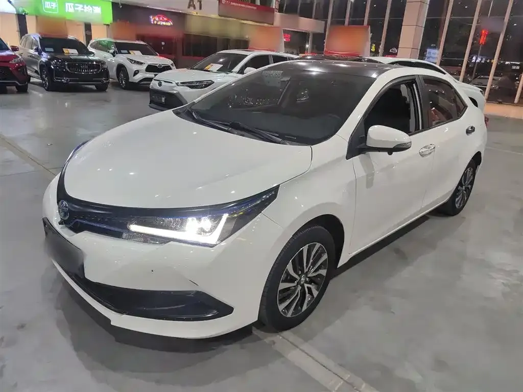 Toyota Corolla Hybrid — фото 1