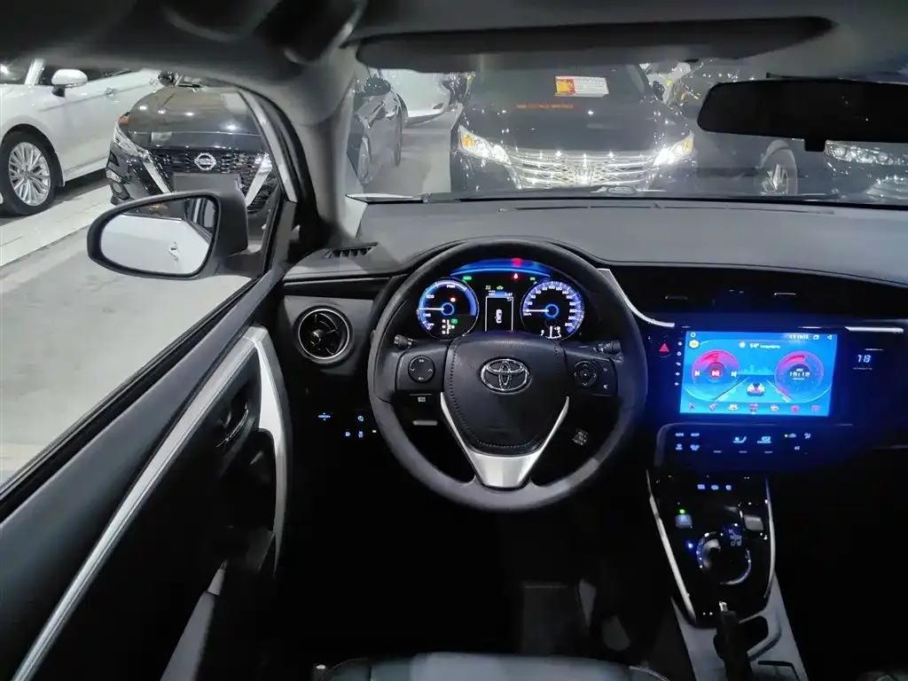 Toyota Corolla Hybrid — фото 4