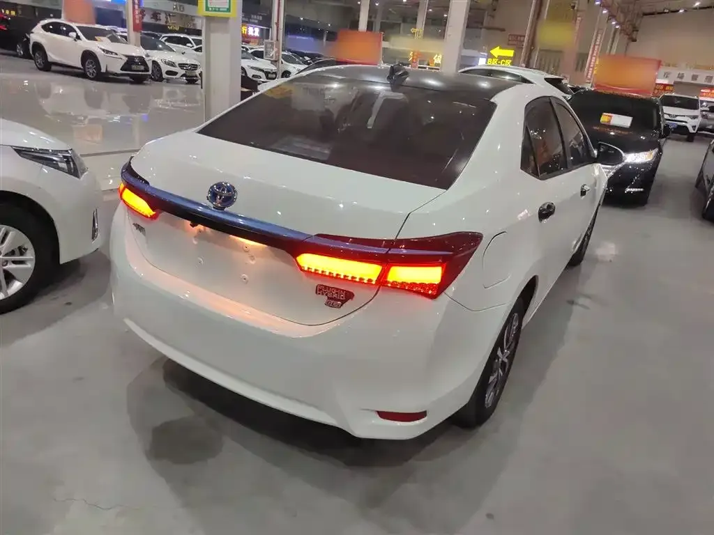 Toyota Corolla Hybrid — фото 5