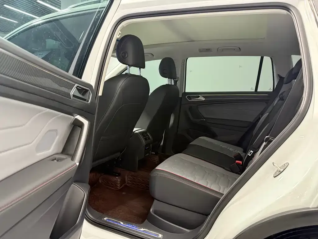 Volkswagen Tiguan L New Energy — фото 10