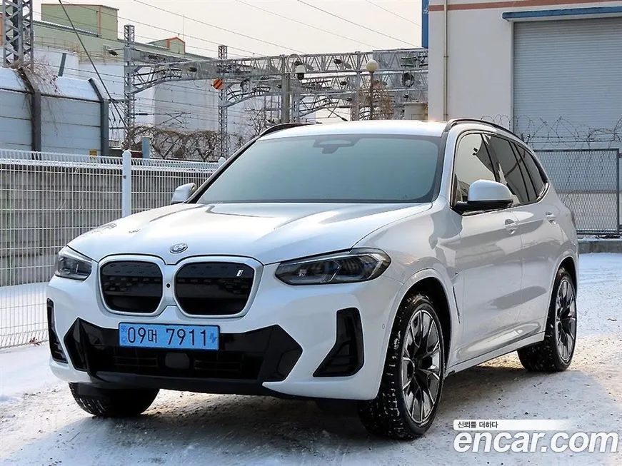 BMW iX3 — фото 10