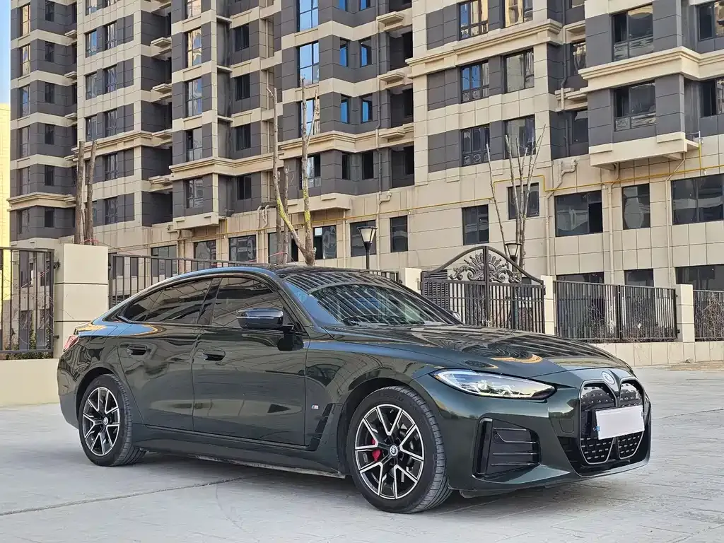BMW i4 — фото 9