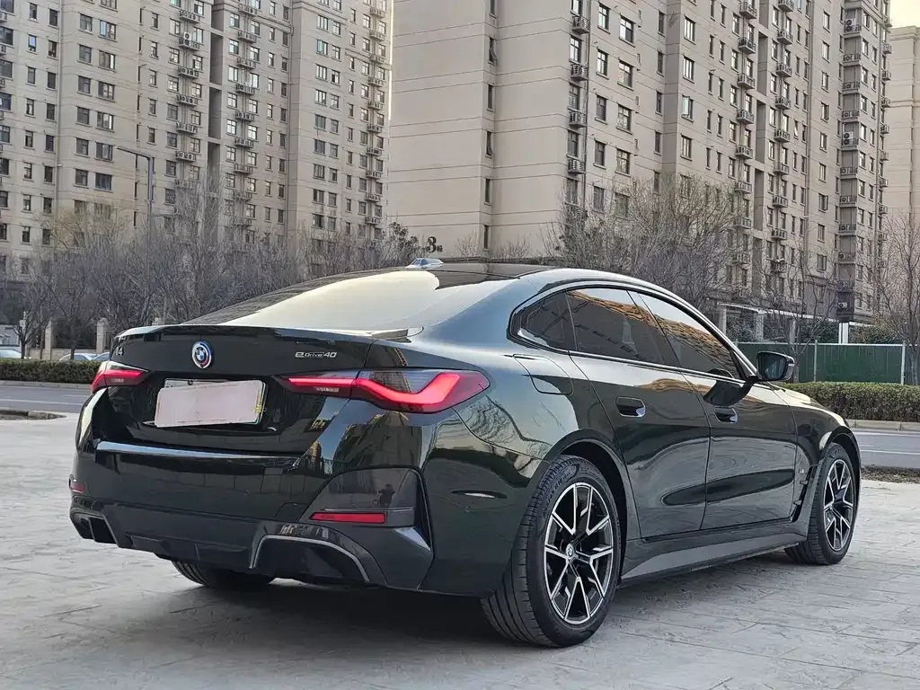 BMW i4 — фото 6