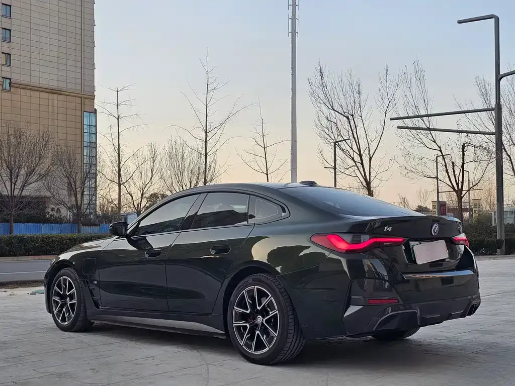 BMW i4 — фото 8