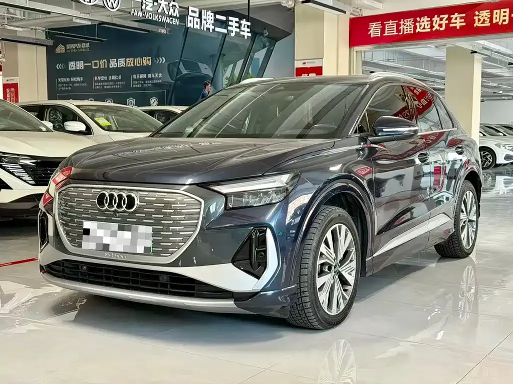 Audi Q4 e-tron — фото 1
