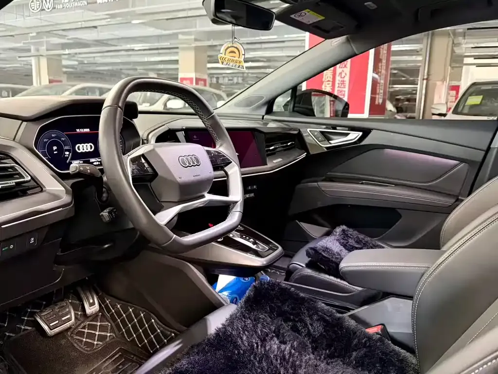Audi Q4 e-tron — фото 10