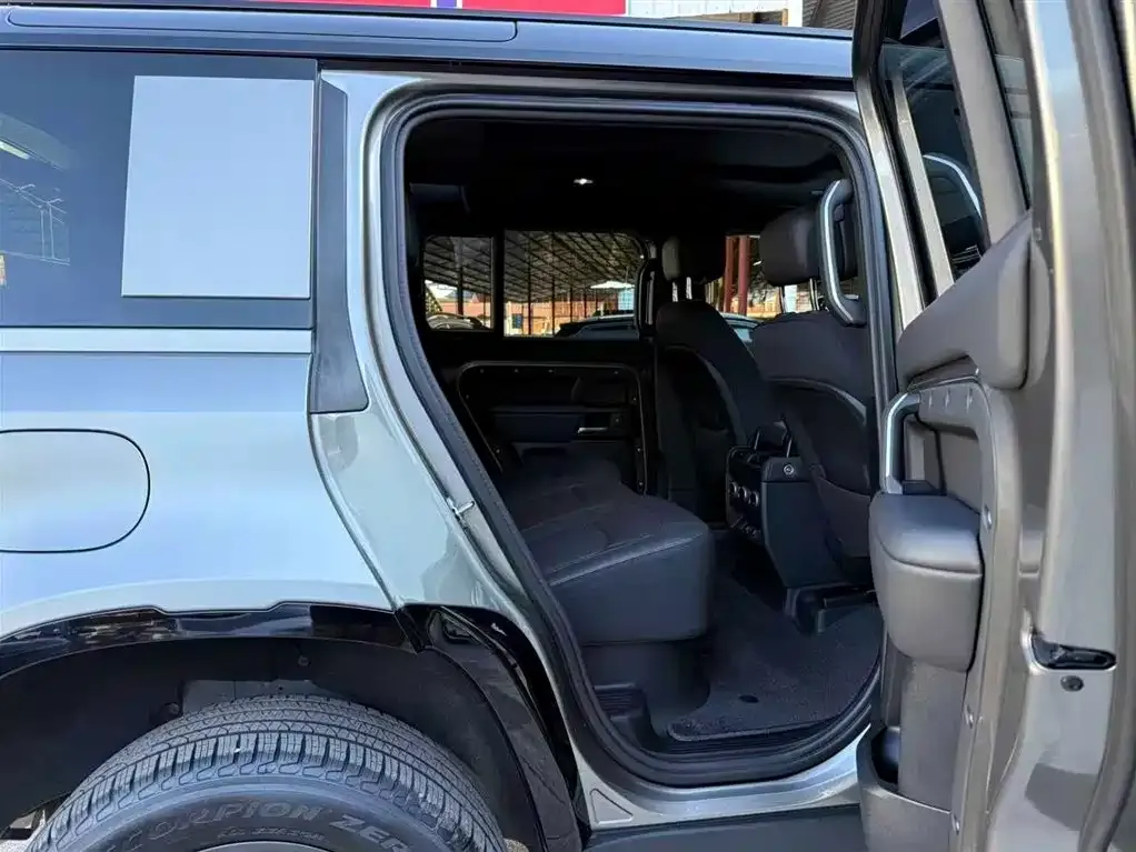 Land Rover Defender — фото 10