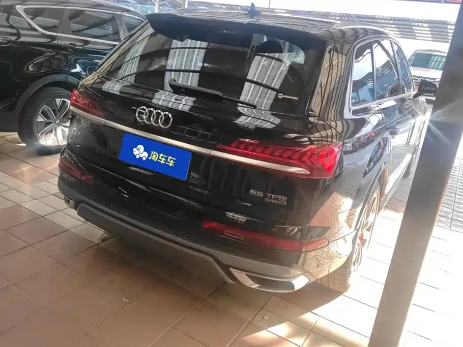 Audi Q7 — фото 10