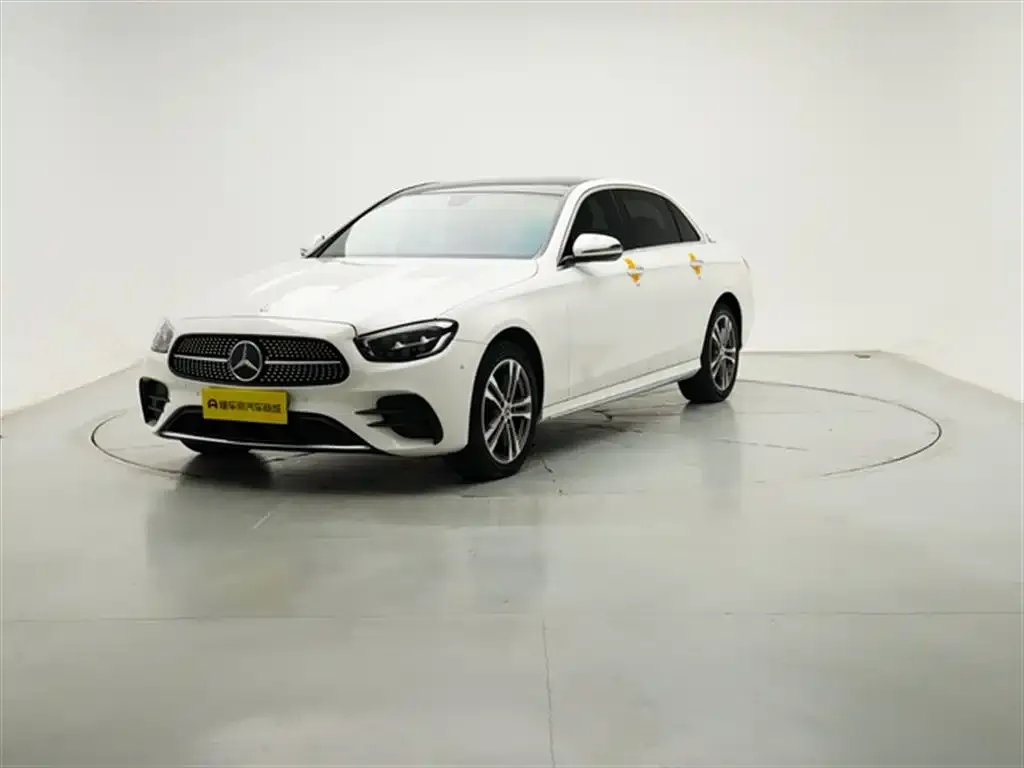 Mercedes-Benz E-Class — фото 1