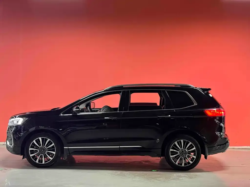 Ford Edge — фото 8