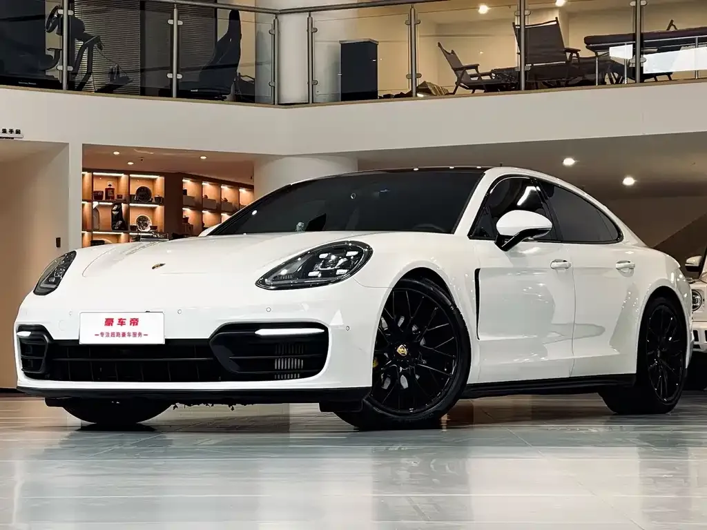 Porsche Panamera — фото 1