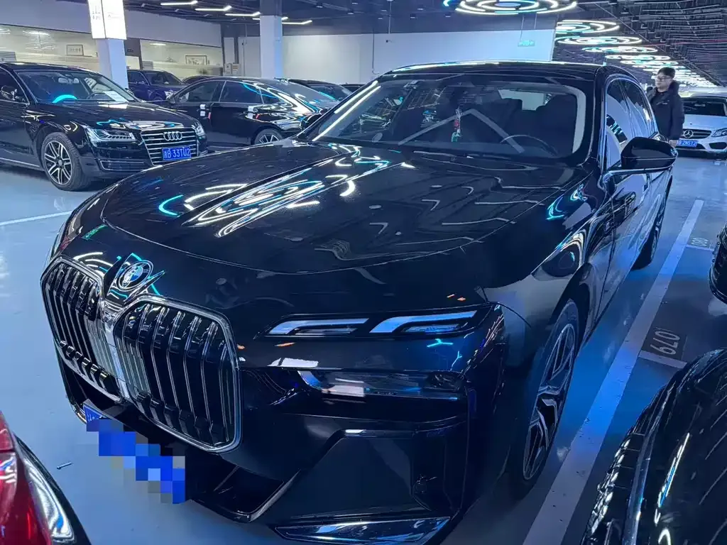 BMW 7 Series — фото 1