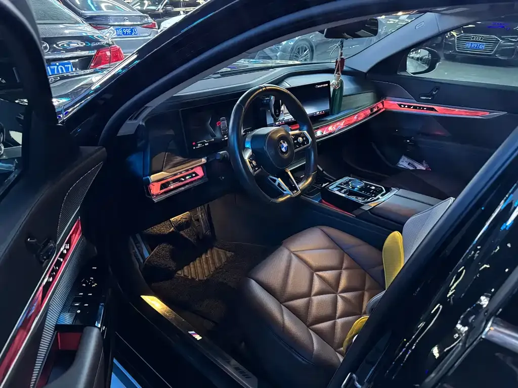 BMW 7 Series — фото 9